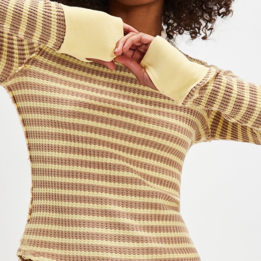 We The Free Pretty Little Thermal Long Sleeve Top Size Small Yellow Brown - Picture 3 of 13
